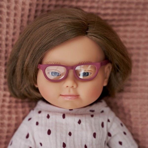 ΚΟΥΚΛΑ EUROPEAN GIRL DOWN SYNDROME WITH GLASSES 38 CM ΜΕ ΕΣΩΡΟΥΧΑ